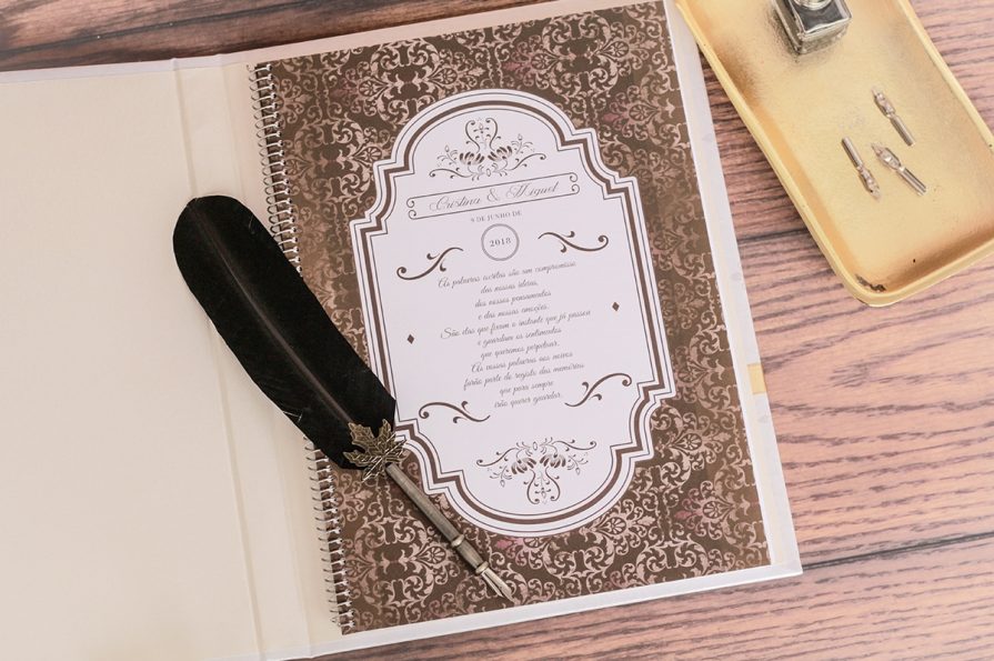 Livro Honra de Casamento, idealizado e produzido pela Ideia Genial, especialista em convites de casamento personalizados e datas especiais.