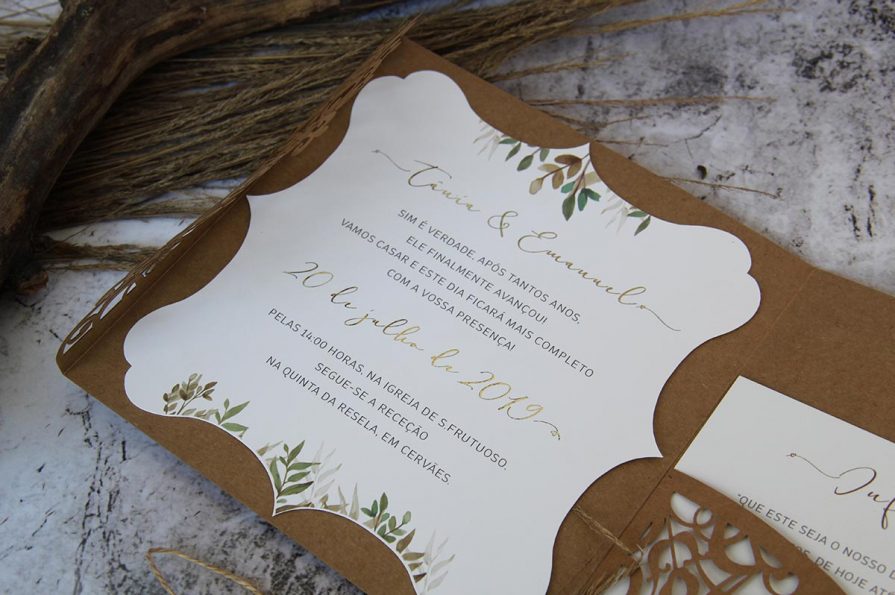 Convite de Casamento em papel kraft, idealizado e produzido pela Ideia Genial, especialista em convites de casamento personalizados e datas especiais.