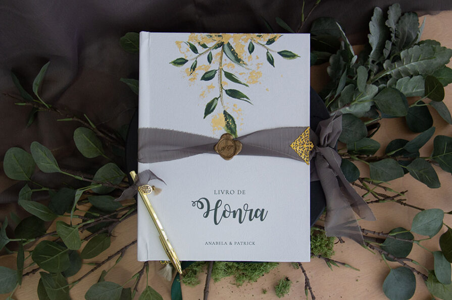 Livro de honra, idealizado e produzido pela Ideia Genial, especialista em convites e complementos de casamento personalizados e datas especiais.