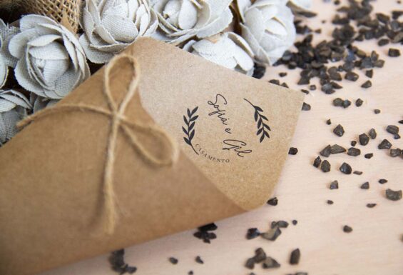Criamos estes cones de arroz para pais, somos especialista em convites de casamento personalizados e datas especiais.