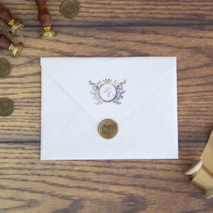 Convite de Casamento Elegante Solano com envelope tradicional e fecho com lacre de cera.